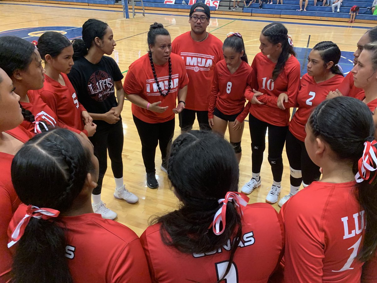 BaldHeadTruth's tweet image. #LunaStrong 💪🏾🏐 We’re 20 minutes away from #Lahainaluna v ⁦@SaberAthletics⁩ gvb, the #Lunas’ first sports contest since the #MauiFires. Big. ⁦@MauiNewsSports⁩ ⁦@scorestream⁩ ⁦@RobDeMelloKHON⁩ ⁦@JordanHelle⁩ ⁦@scoringlive⁩ ⁦@billyhull⁩