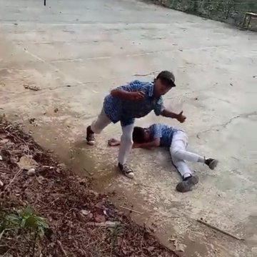narkosun's tweet photo. Pelajar yg membully temannya ini sdh ditangkap ya? Apa jadi Mario Dandy jilid 2? 

Kok ada pelajar bejat kayak gitu. Miris! https://t.co/sYWL1mktkk
