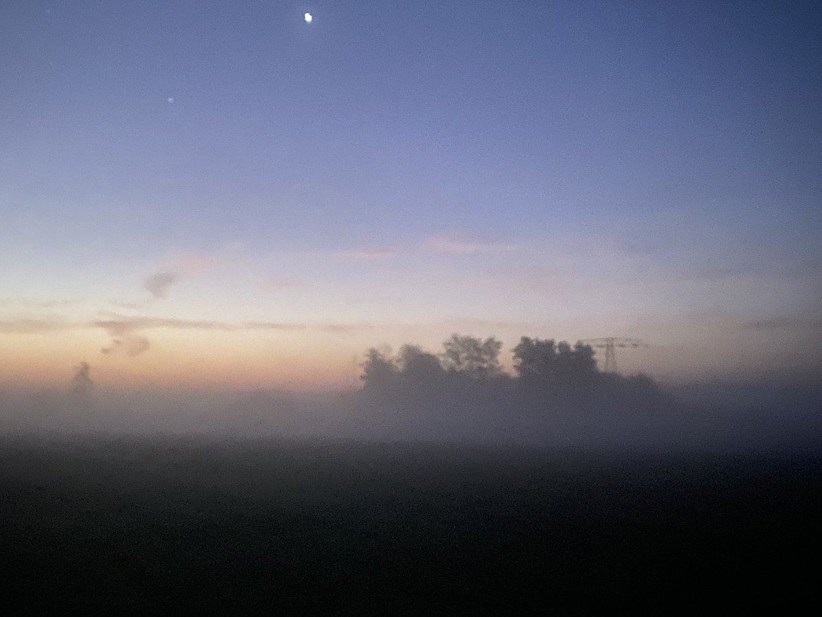 Guten Morgen ☀️ Ihr Lieben!

Der erste Kaffee ☕️ ist schon leer, die Hunderunde 🐕 beendet, das Mittag für die Halbstarken gekocht, die Brotdosen für alle gepackt. Der Tag kann starten. 

Ich wünsche Euch einen erfolgreichen Mittwoch.