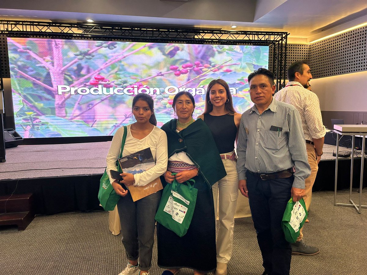 fecd_ec's tweet photo. 🌱 #FECD, #Coprobich, #TandallaWarmis y #PonchosRojos asistieron al VI Congreso Internacional de Agricultura Orgánica con Agrocalidad, GIZ Ecuador e IICA. Fortalecimos capacidades y Bladimir Dahua nos compartió el éxito de #Kallari.
➕ Información: https://t.co/89dkXOJGS9 https://t.co/mVnMCnBslI