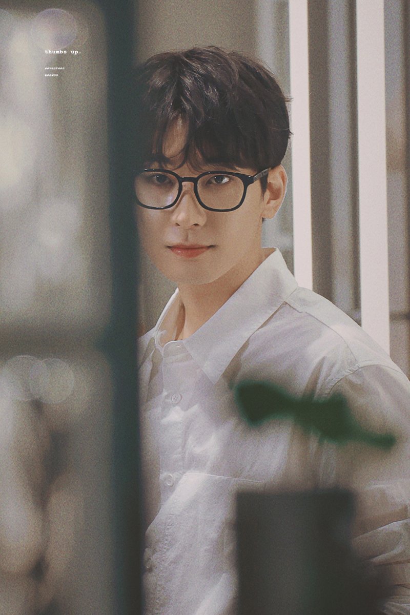 thumbsup_717's tweet photo. 달이 참 밝네요. 🌙 #원우 #세븐틴 https://t.co/1wsEiMR5qH