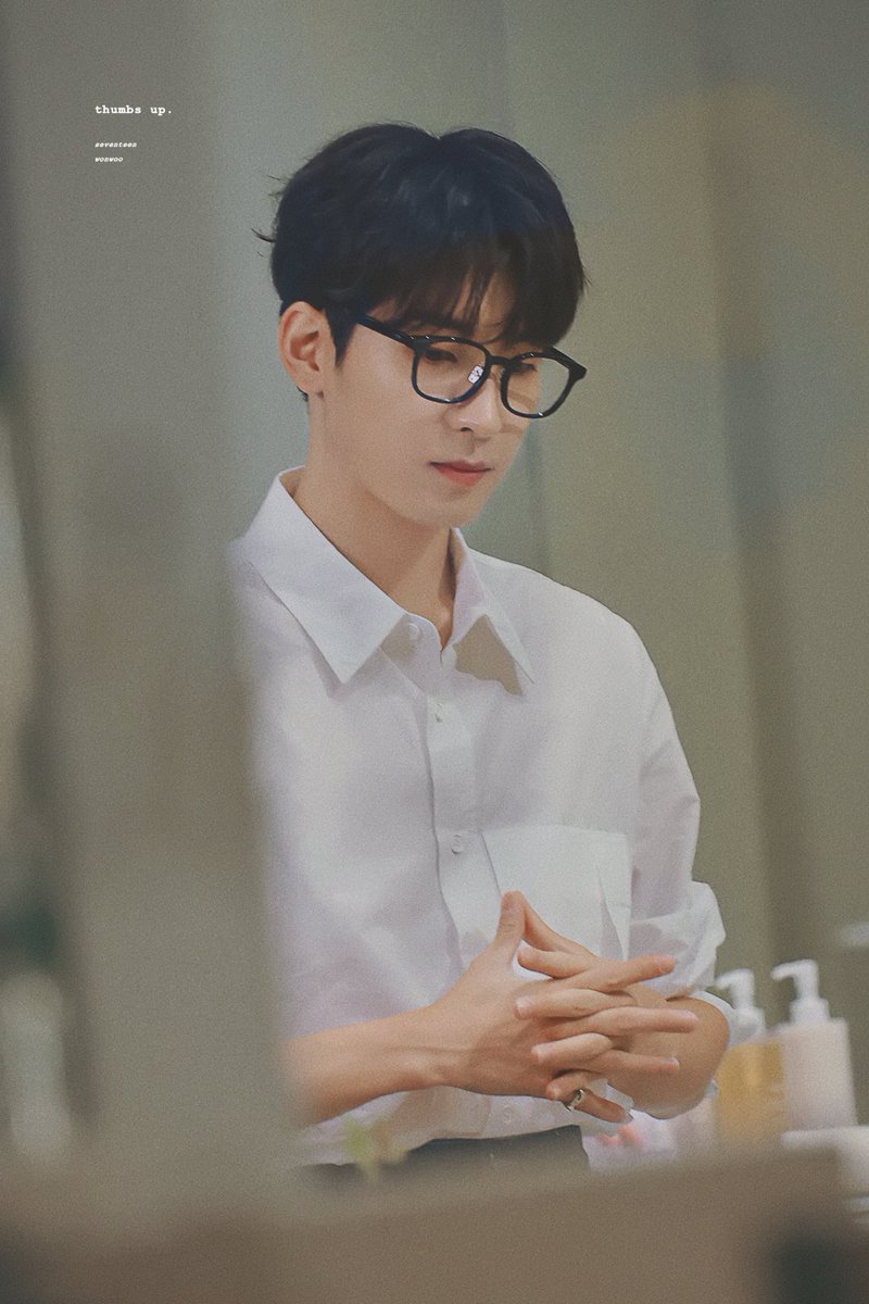 thumbsup_717's tweet photo. 달이 참 밝네요. 🌙 #원우 #세븐틴 https://t.co/1wsEiMR5qH