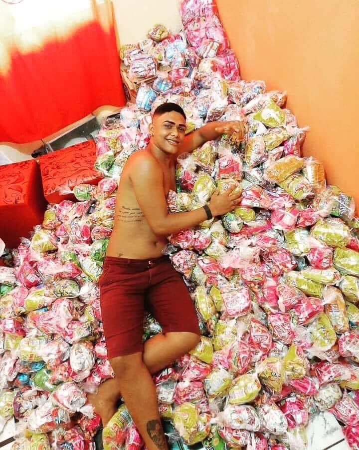 OrixaEncantado's tweet photo. Pessoas: "Docê de Cosme Damião é de macumba, não pode comer"

Eu no dia 27 Setembro: https://t.co/fvMGxb3DoL