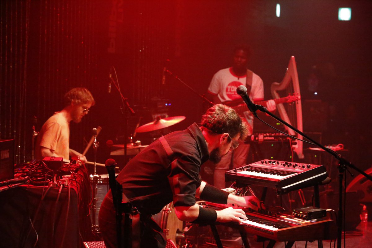 billboardlive_o's tweet photo. 【LivePhoto📸】
9/ 26（Tue）
『Soccer 96 & Ghost In The Tapes with guest ermhoi & Julia Shortreed Temple of Sound at Billboard Live』

権威あるイベントを日本に招致し行われる【Temple of Sound】とビルボードライブのコラボレート公演。UKか���は新世代UKジャズのユニット、サッカー96。サンプラーを駆使し伝統の継承と独自のサウンドを探求し続けるゴースト・イン・ザ・テープスが登場。日本からはシンガーソングライターやトラックメイカーとして活躍目覚ましいermhoiがオンステージ。他文化との音楽的創造のステージを作り出した。
横浜公演は本日9月27日、ビルボードライブ横浜（@billboardlive_y )にて。
ご予約受付中→ https://t.co/yKbzyb3RQ4

【Member】
＜Soccer 96＞  Danalogue (Synthesizer) Betamax (Drums) Tom Herbert (Bass)
＜Ghost In The Tapes＞  Joseph Wallace (MC) Genshu Fukaya(MC, Percussions) Samy Abboud (Sampler) Jordan Parry (Synthesizer) Marysia Osu (Harp) Matt Gedrych (Bass) Blake Cascoe (Drums) ＜Guests＞  ermhoi(Vocals) ※ゲストでの参加を予定しておりましたJulia Shortreedが声帯炎を発症した為大阪公演の出演はキャンセルとなりました。

📸Kenju Uyama

#Billboardlive
#Billboard
#ビルボード
#ビルボードライブ
#OSAKA
#Livephoto