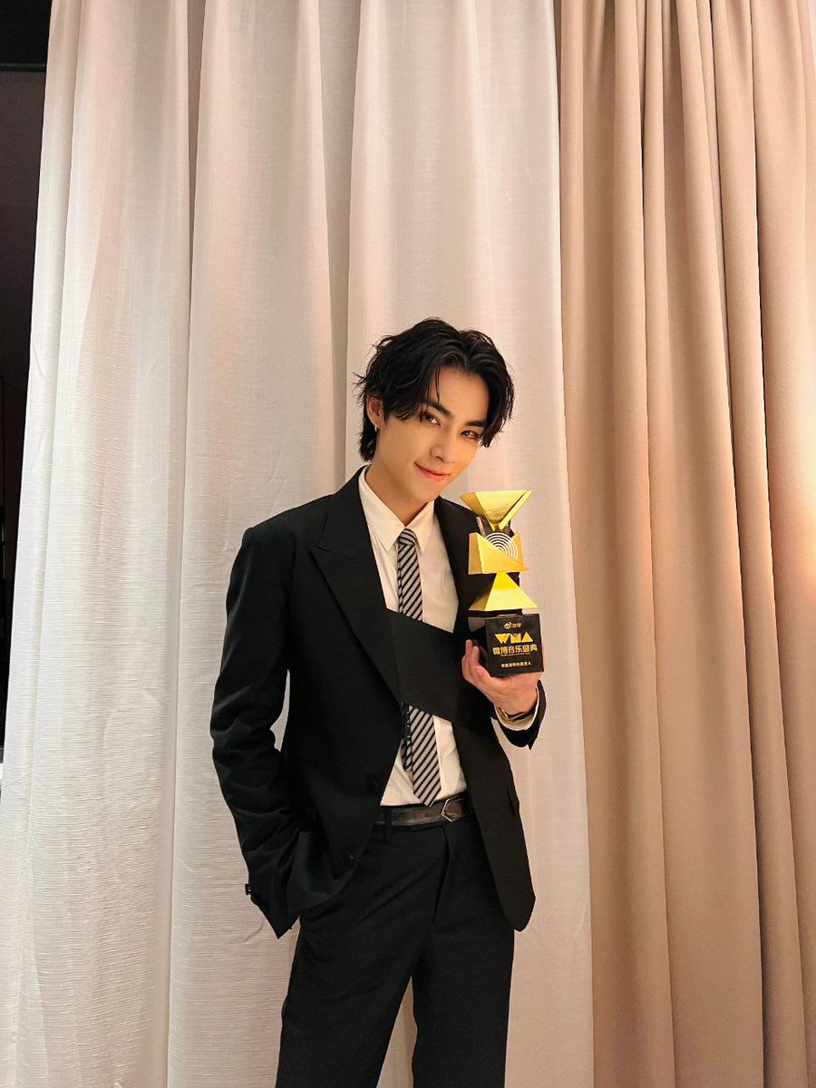 wayvisionnie's tweet photo. [230926] Actualización de #XIAOJUN en weibo e instagram 

"Gracias Weibo, seguiremos trabajando duro para traerles el nuevo álbum la próxima vez que nos veamos 💚"
https://t.co/uMp9cS9vvv

"🏆Nuevo álbum está llegando 💚"
https://t.co/sCwod9XBJ4 https://t.co/80HH7qCGVP