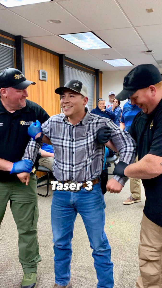 YakimaSheriff's tweet photo. Citizen Academy Tuesday! Today we taught about Use of Force. It is important to know what force is, when to use it, why to use it, how to use it, Before you use it. 

Then, we had volunteers to be tazed. 1/3 
#Tazed #Tuesday https://t.co/7nViZlZVWO