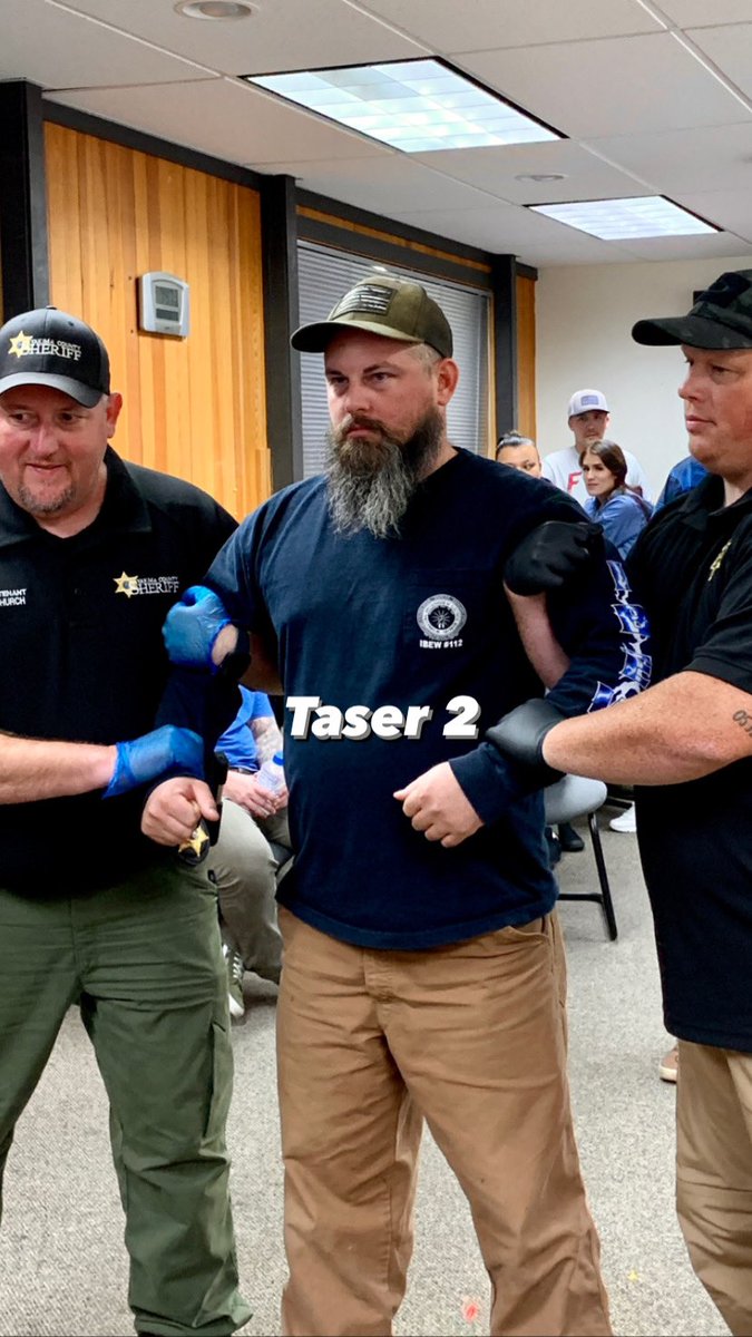 YakimaSheriff's tweet photo. Citizen Academy Tuesday! Today we taught about Use of Force. It is important to know what force is, when to use it, why to use it, how to use it, Before you use it. 

Then, we had volunteers to be tazed. 1/3 
#Tazed #Tuesday https://t.co/7nViZlZVWO
