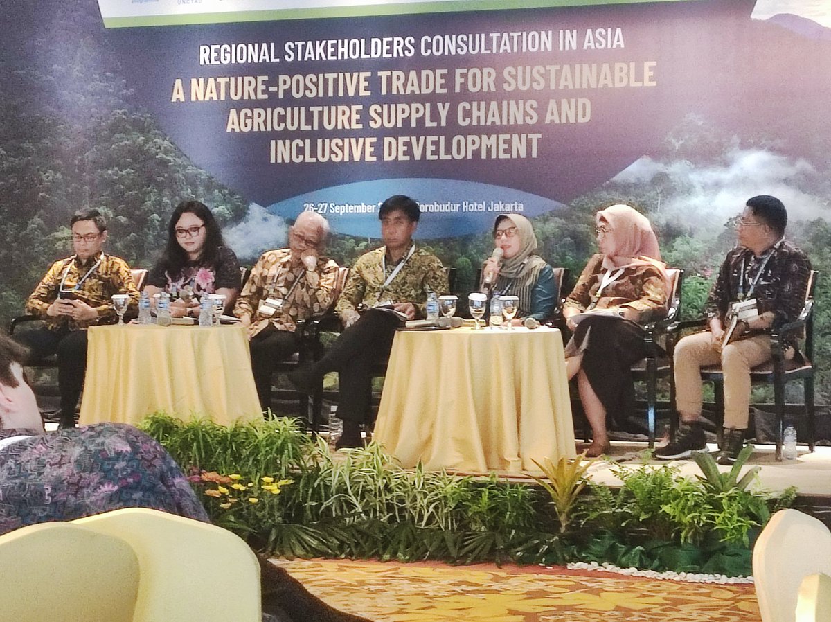 Local governments play an important role in preparing the preconditions for the farmers towards sustainability. Incentives are also needed at their level. @nurfatriani said! @SitiNurbayaLHK @CIFOR_ICRAF_ID @CANALLS_Project @IITA_CGIAR @CBI_UCLA @GCRF_TRADE_Hub @UNEP @UKRI_News