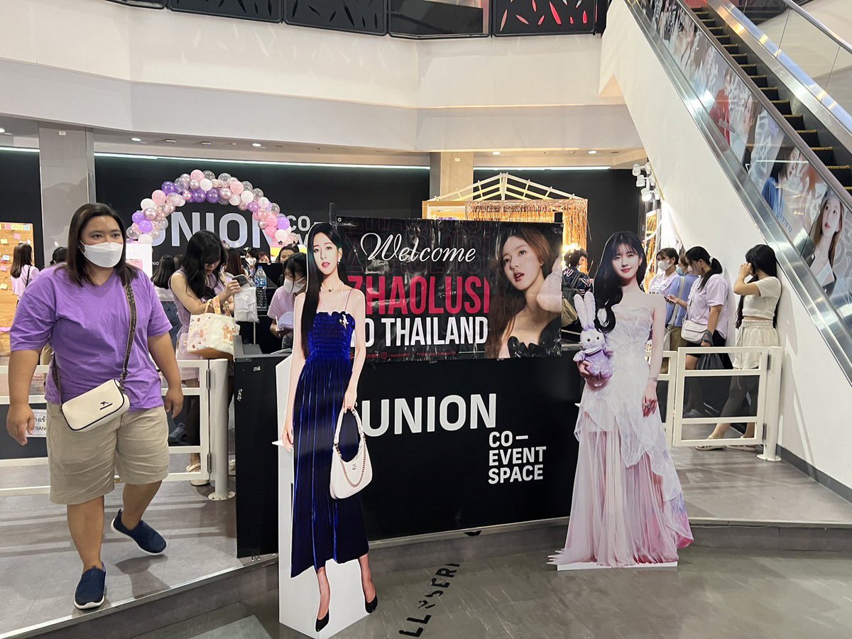 ZhaolusiTH's tweet photo. 💜💜💜💜🇹🇭🇹🇭🇹🇭🇹🇭

#WelcomeZhaolusiToThailand
#ประเทศไทยมีจ้าวลู่ซือแล้ว

#จ้าวลู่ซือ #赵露思 #Zhaolusi https://t.co/d9vQwAmeIk