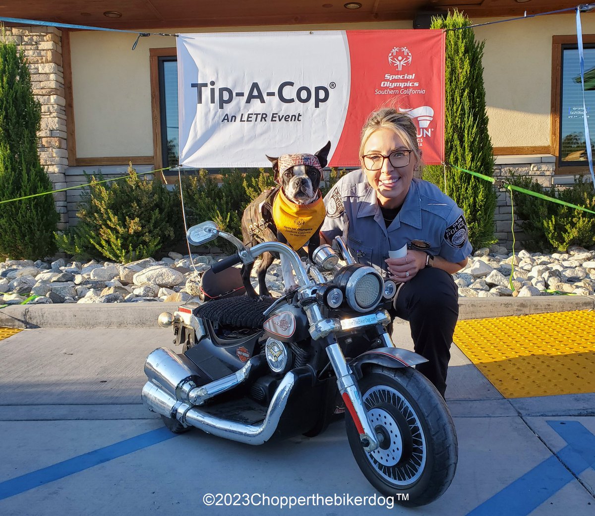 Great night with the @elcajonpolice raising money for the @SOSoCal ❤️🇺🇸💙 #TipACop 

Even hanging with the Chief 👍👮

#Chopper #Bikerdog #LittleChopper #ChopperII #ChopperJr #TeamChopper #dogsoninstagram #dogsofinstagram #MakingADifference