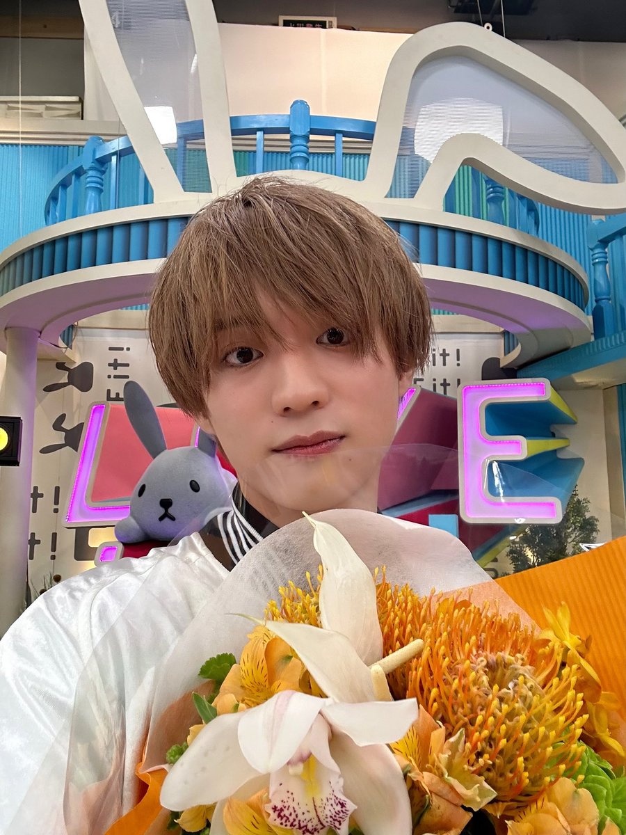 jr_official_X's tweet photo. 「 #ラヴィット！ 」に #福本大晴 が出演しました💐🧡

ラヴィット！ファミリー 水曜担当として最後の出演でした🎸🎶

皆さまありがとうございました🐰

#Aぇgroup https://t.co/fsydw3BWFV