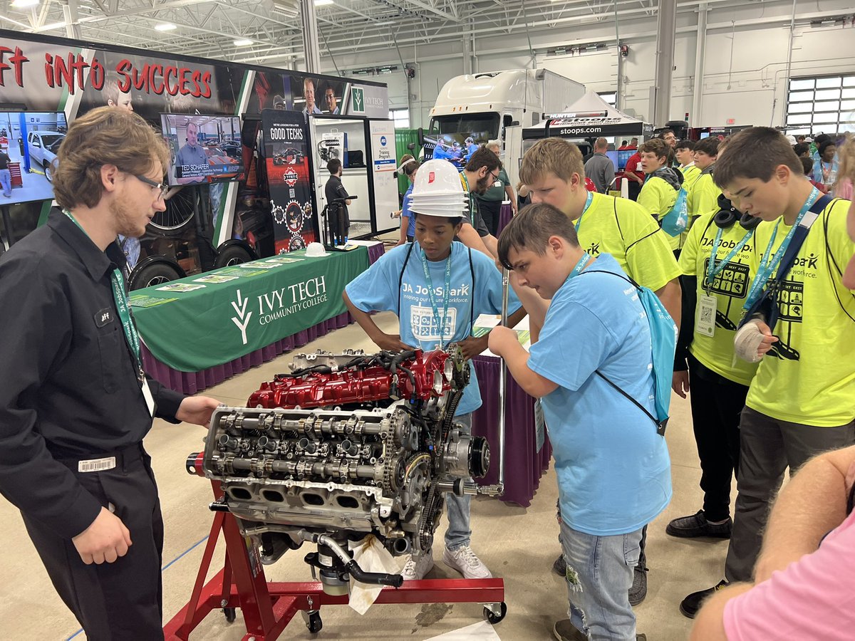 Andy_Harsha's tweet photo. Everybody who is Anybody is showing up at @JACentralInd #JobSpark this week. @EliLillyandCo , @Roche , @Lucas_Oil , @AllisonTrans . @PurdueAg , and MORE! Students at @BelzerBears and @FCVWildcats are meeting with all the top dogs! @ltgoodnews https://t.co/gearjRTqUz