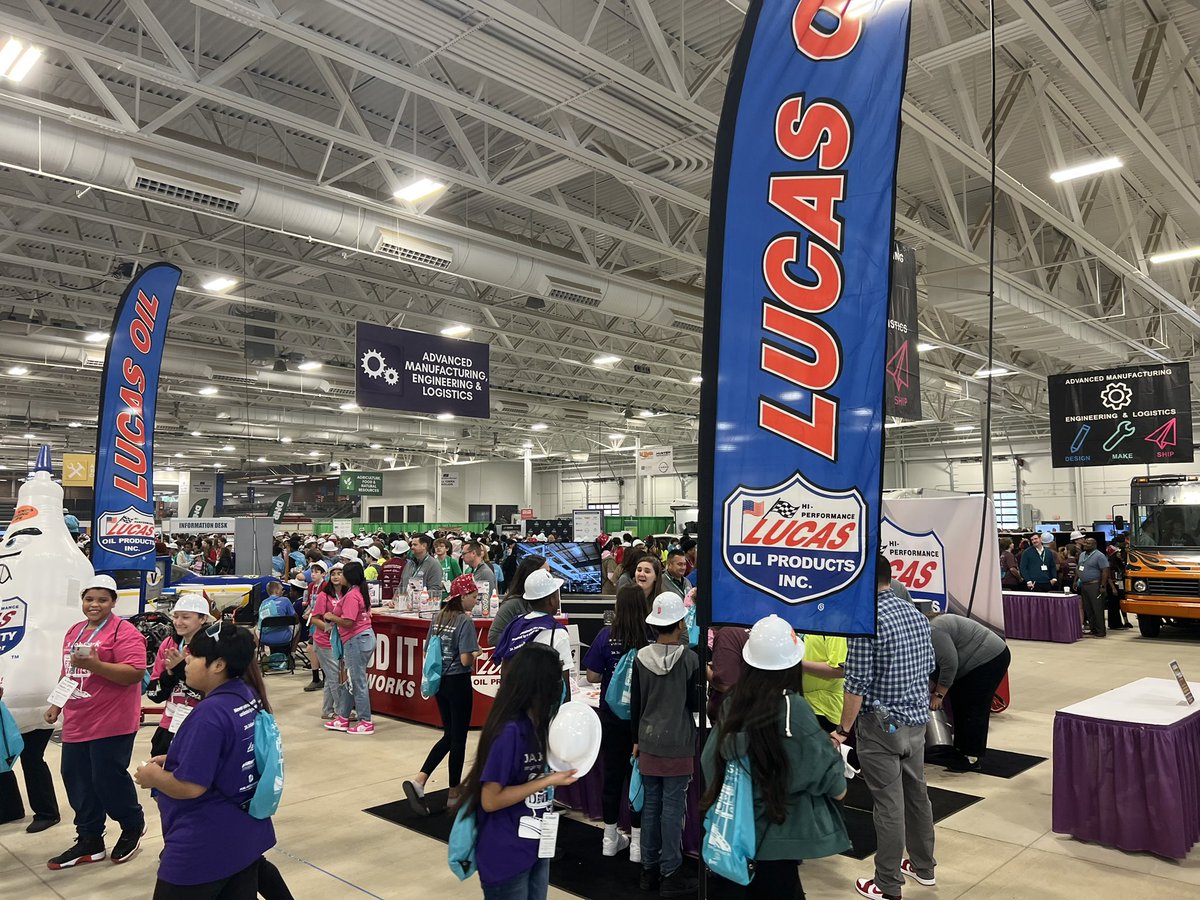 Andy_Harsha's tweet photo. Everybody who is Anybody is showing up at @JACentralInd #JobSpark this week. @EliLillyandCo , @Roche , @Lucas_Oil , @AllisonTrans . @PurdueAg , and MORE! Students at @BelzerBears and @FCVWildcats are meeting with all the top dogs! @ltgoodnews https://t.co/gearjRTqUz
