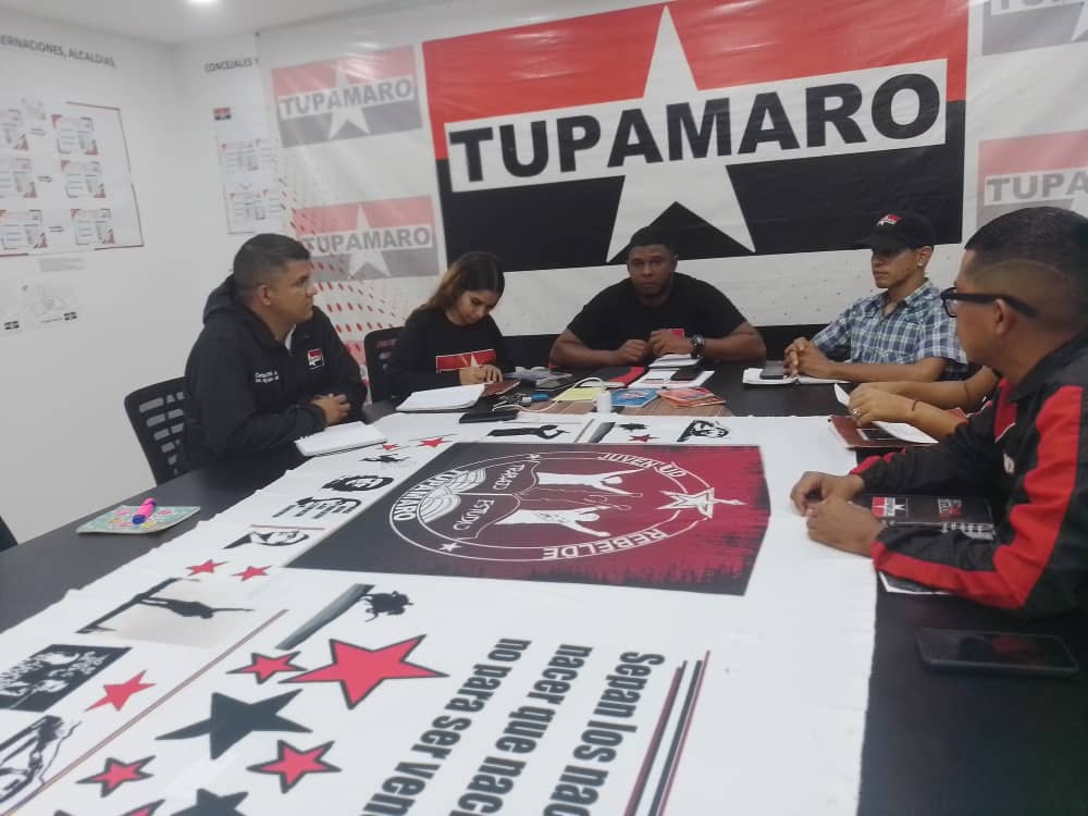 CarlosPerezMRT's tweet photo. Desde el Equipo Nacional de la @JuventudMRTVzla  seguimos trabajando para consolidar nuestra organización.

Sepan los nacidos y los que van a Nacer que Nacimos para Vencer y no para ser vencidos.
"Ernesto Guevara"
#DialogoSoberano https://t.co/UbZk4VtSaf
