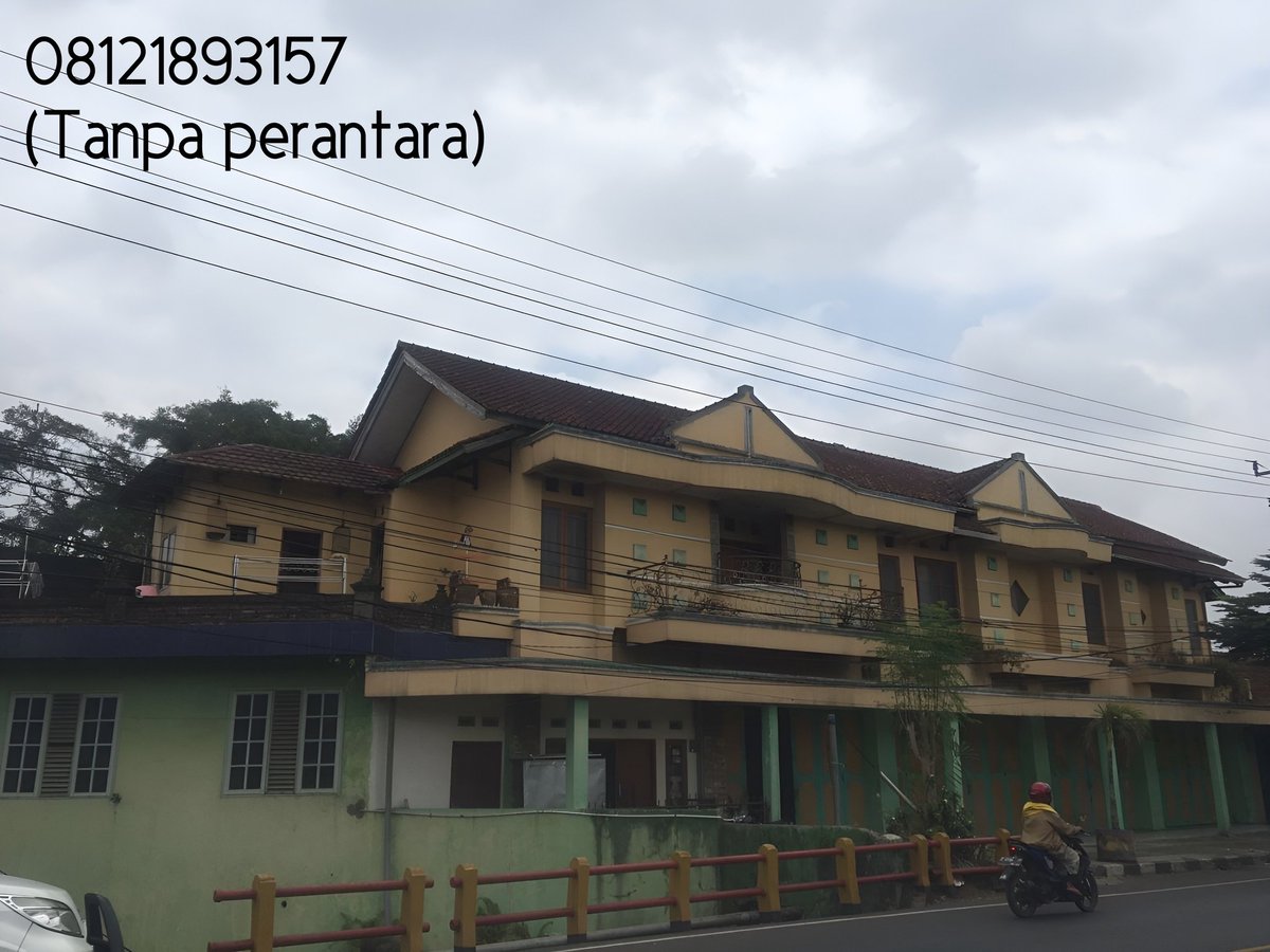 Dijual Rumah tinggal dan ex.tempat usaha mebel "Indah Permai"
lokasi strategis Pusat kota ciamis,  jalan raya maleber (Jl RE martadina).. 
LT: 312M², LB 407M²
Harga Rp. 3M nego halus. 
lt. atas rumah tinggal, Lt.Bawah tempat usaha (Plong)