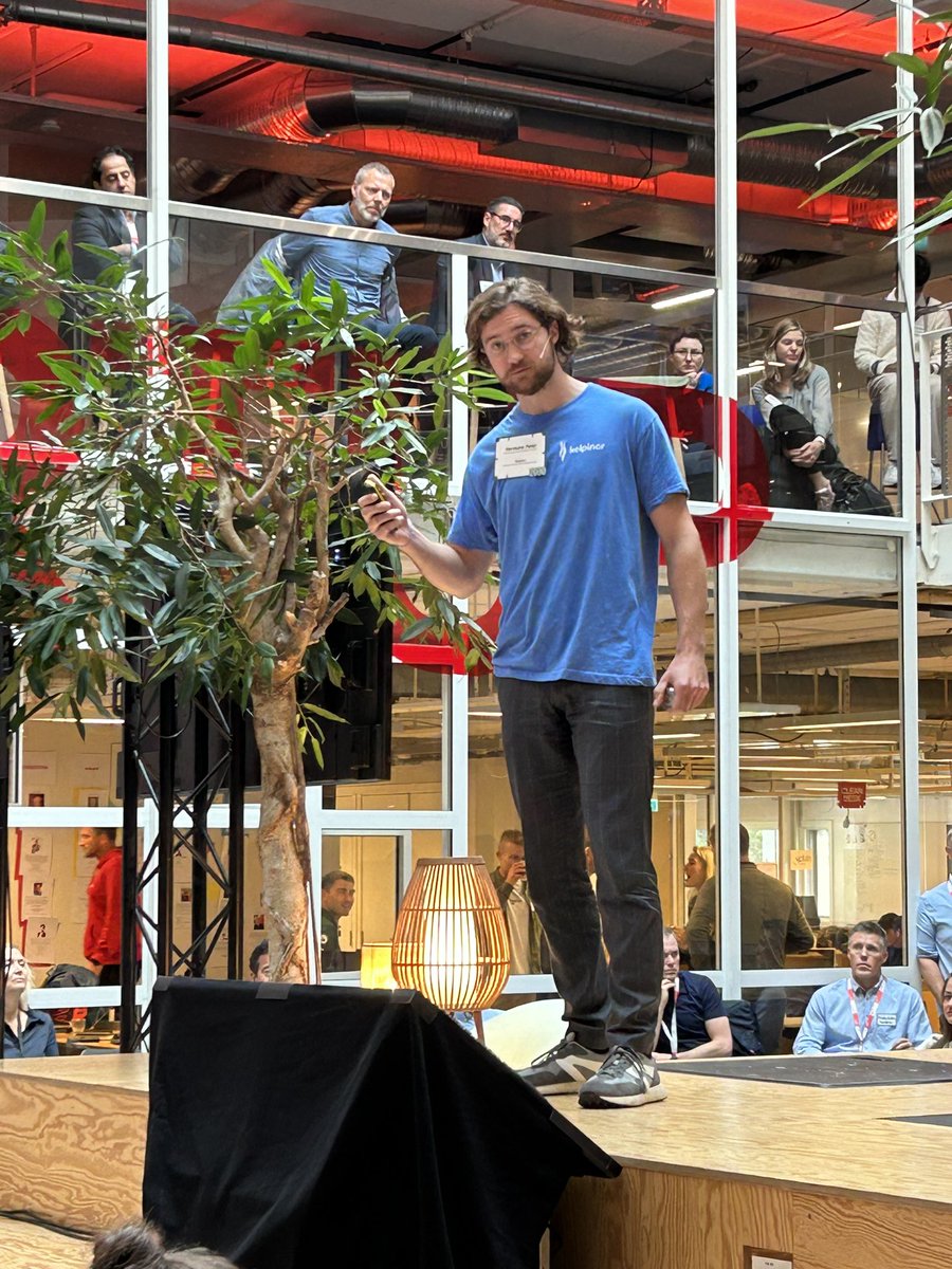 HermannSchips's tweet photo. 😁Det her var ei sann fryd! Heilt kanon samling av investorar, startups og industripartnarar som brenn for at vi saman skal nå klimamåla for 2030

Takk til @startuplabno for rigging av arrangementet - her kjem eg gjerne fleire gongar👋 

@kelpinorNO 

#people #planet #profit https://t.co/0MkhKQQjTx