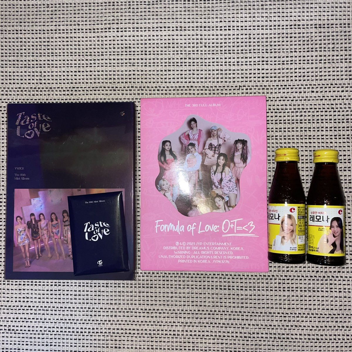 mi_chaeng02's tweet photo. 🍭 HI CO ONCES! 🍭

I will be giving these official freebies on DAY 1!✨💕

. ➶ ˚ like &amp; rt
. ➶ ˚ 1:1 ratio only
. ➶ ˚ time &amp; loc TBA on D-Day

watch out for my rando airdrops as well! ✨

#TWICE_5TH_WORLD_TOUR
#READYTOBE_IN_BULACAN https://t.co/4TzzvdyHXb