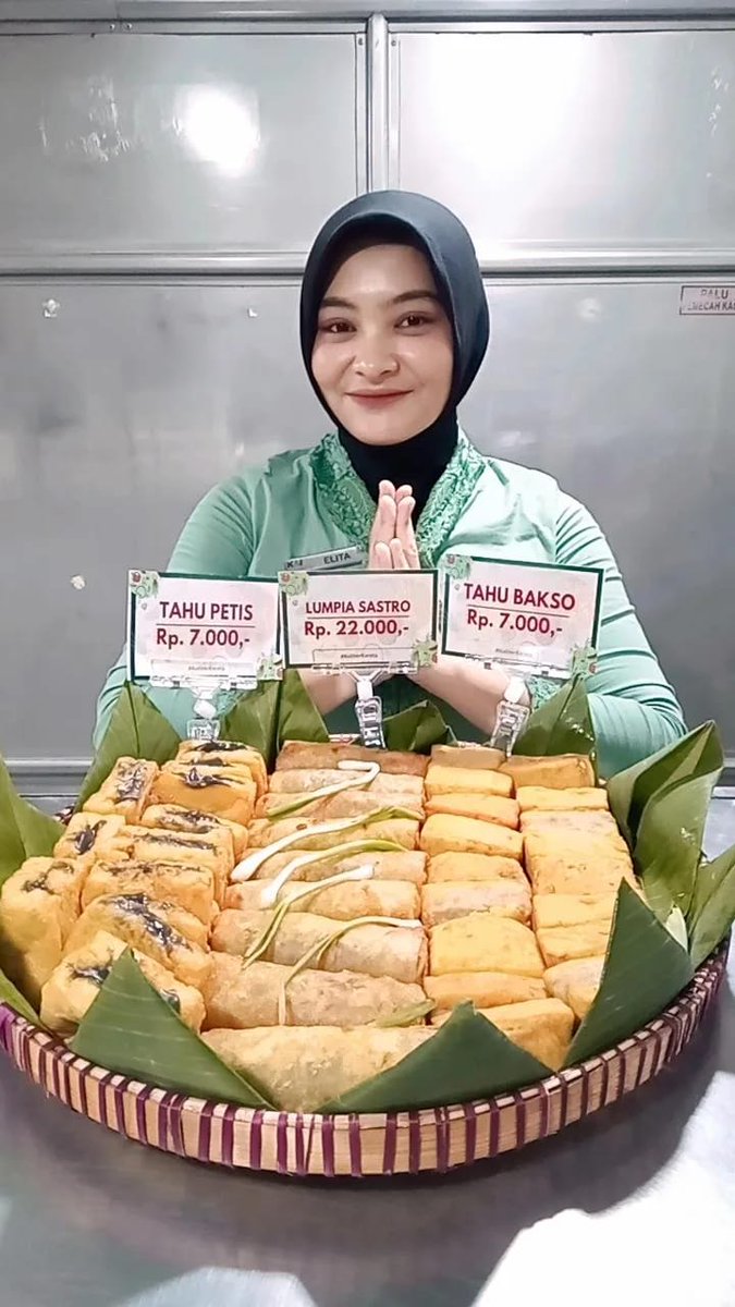 SamNugrohoo's tweet photo. Kalo @mas_didiek sendiri lebih pilih yg mana nih? Kalo aku sih penasaran sama Lumpia Sastro.
#HiddenCulinary https://t.co/kBmNPxnAMh
