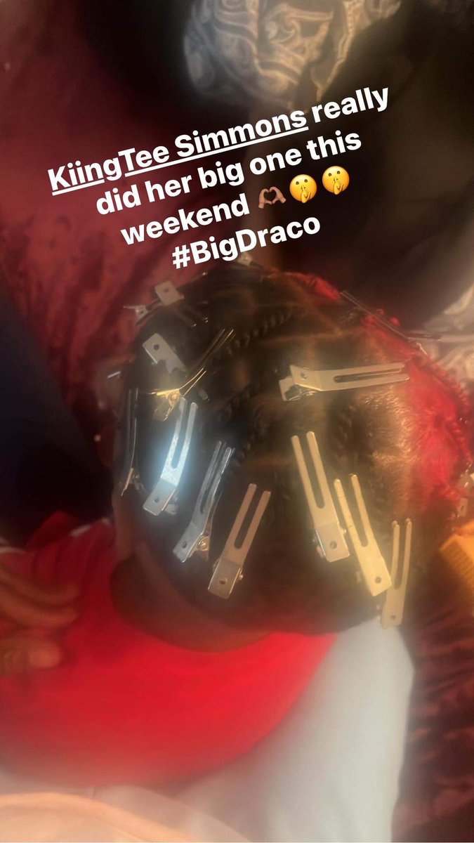 HoodBrat_Shai's tweet image. Atp Darryl wanna be like his son 😂😂😂😂 #MonkeySeeMonkeyDo 😂 sike I love them both 🫶🏽