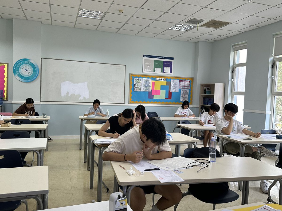 BSB_Shunyi's tweet image. 65 talented students put their mathematical prowess to the test as they fearlessly took on the Australian Mathematics Competitions (AMC) on Sat. They showcased their exceptional problem-solving skills and mathematical dexterity.
#BSBShunyi #NordAngliaEducation #NAEBeAmbitious