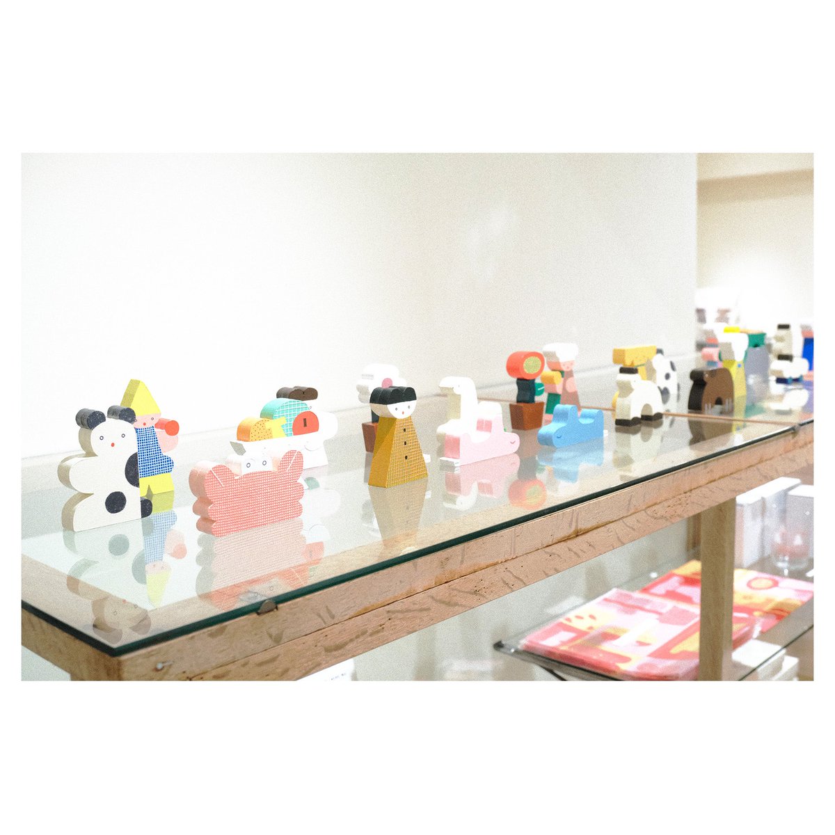 konpuitou's tweet photo. 今回の個展に登場するちょっぴりへんてこな子たちは、置物にもなっています。
24種類、すべて1点物の作品です。
たくさん並んでいる様子が可愛いので、ぜひ見にきてください！

本日お店は定休日のため、明日からまたよろしくお願いいたします！ https://t.co/EvTJ7k8XBj