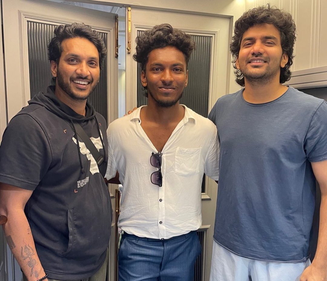 KavinFansTeam's tweet photo. Upcoming Tentative lineup :
#Kavin-Elan - #K04
Kavin-Sathish- #K05
*Kavin- Jason Sanjay * -#K06
*Kavin- Siva Balan *- #K07
*Kavin- Mari Selvaraj*- #K08
Source-Vikatan👍.
*denotes the film to get the official confirmation from production.
Looks Proming,Hope it materialises. https://t.co/GR1gk1TMcr