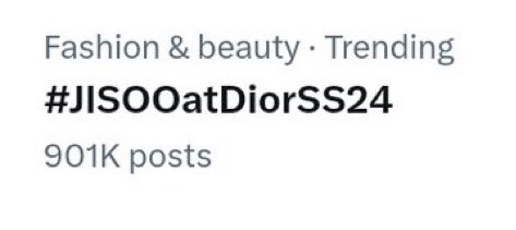 ActressJisooPic's tweet photo. #JISOOatDiorSS24 surpassed 900k tweets ❤️‍🔥 https://t.co/nPMu0wAKit