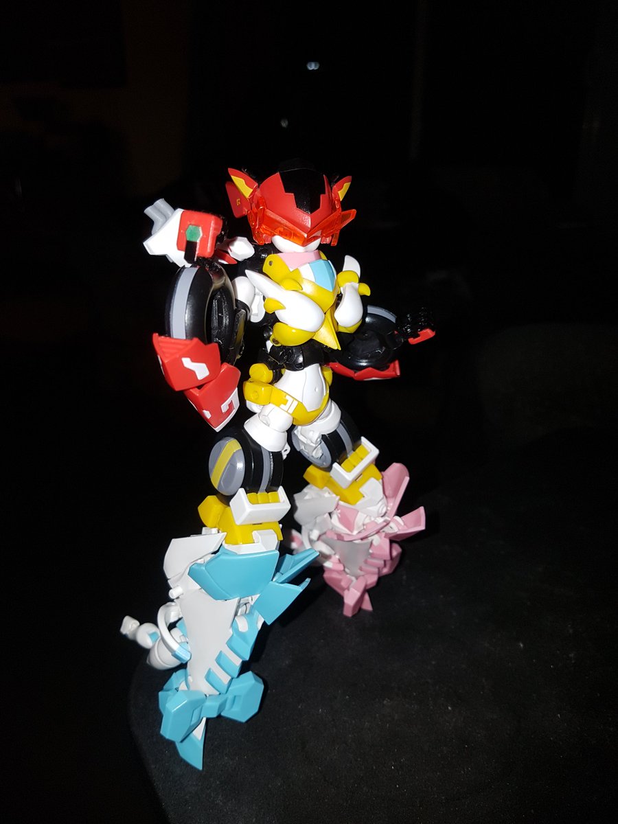 TheLocalBard's tweet photo. The combined form of Scarlet Sonic, Thunderlight, Gemini Wing Pink and Blue! I don't know if she has a name, but she looks great all put together!
#MagicHenshin #MagicHenshinCombiner #Combiner #ScarletSonic #ThunderLight #GeminiWingPink #GeminiWingBlue #RobotGirls @Phoenix_BFB https://t.co/x2o36ljn3U