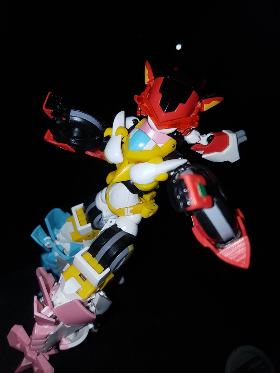 TheLocalBard's tweet photo. The combined form of Scarlet Sonic, Thunderlight, Gemini Wing Pink and Blue! I don't know if she has a name, but she looks great all put together!
#MagicHenshin #MagicHenshinCombiner #Combiner #ScarletSonic #ThunderLight #GeminiWingPink #GeminiWingBlue #RobotGirls @Phoenix_BFB https://t.co/x2o36ljn3U