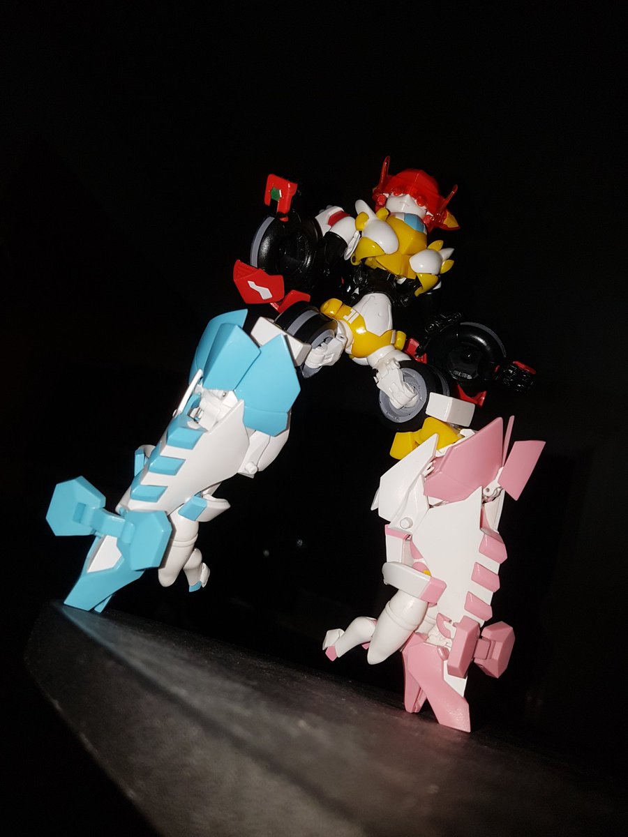 TheLocalBard's tweet photo. The combined form of Scarlet Sonic, Thunderlight, Gemini Wing Pink and Blue! I don't know if she has a name, but she looks great all put together!
#MagicHenshin #MagicHenshinCombiner #Combiner #ScarletSonic #ThunderLight #GeminiWingPink #GeminiWingBlue #RobotGirls @Phoenix_BFB https://t.co/x2o36ljn3U