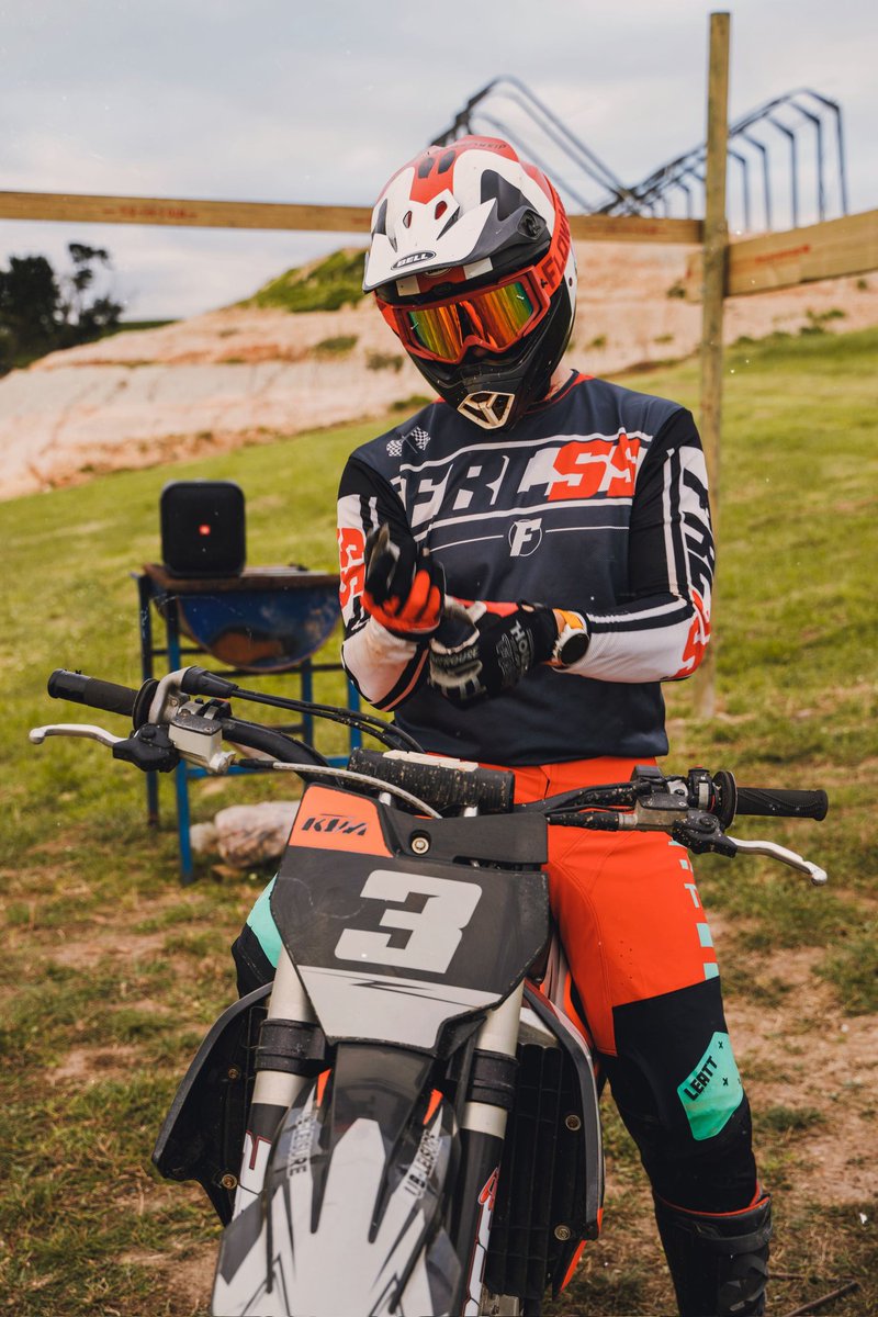 imkev538's tweet photo. Time to put the gloves on its going to be a journey this October. π§€
#ProFunHavers #TeamNeverGiveUp #TeamFRLSS #TeamLeatt https://t.co/nkNFahlBLg
