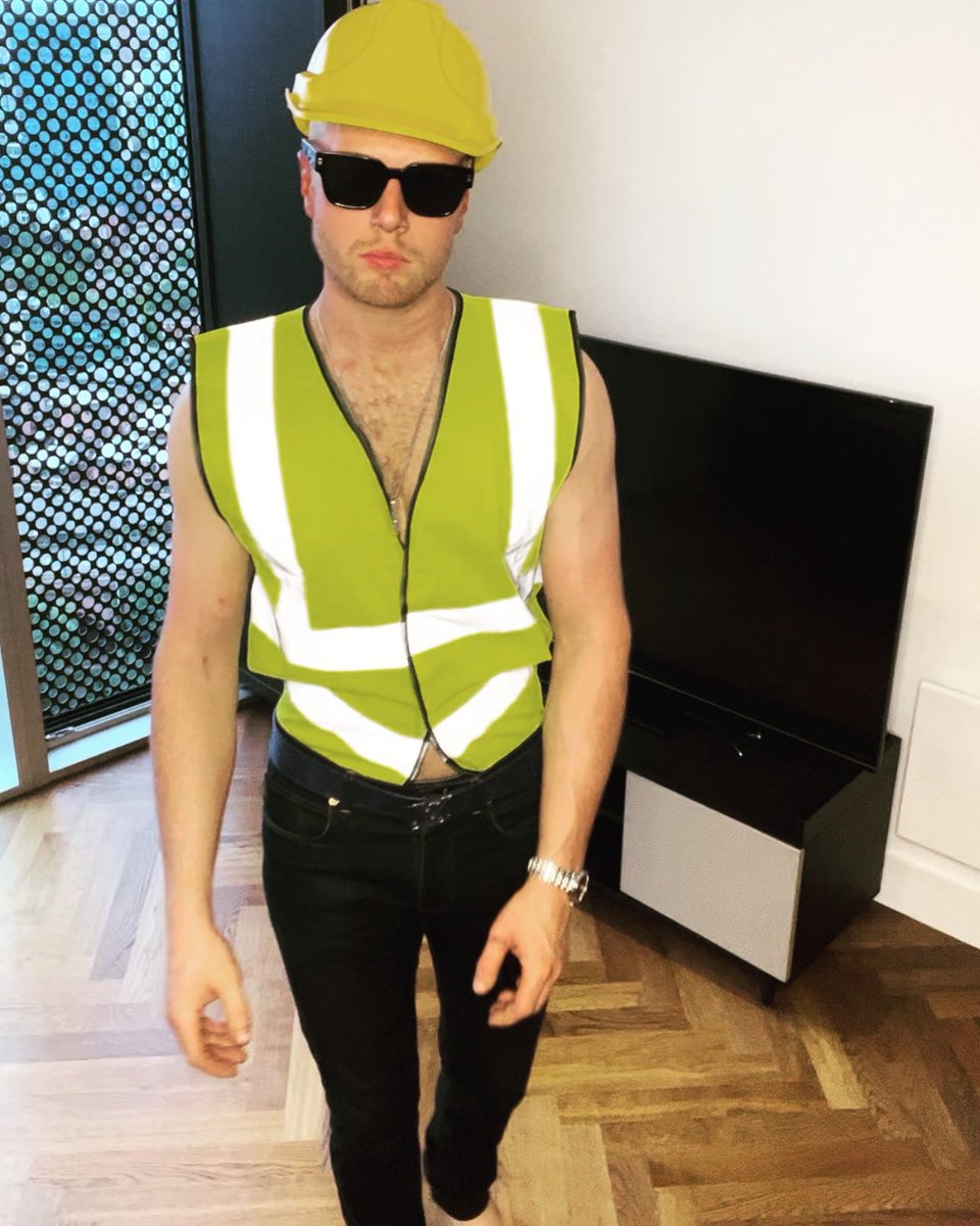Ededdneddy2022's tweet photo. Link in bio to see what’s under my uniform🙈
#edwardwillams
.
.
.
.
.
.
#toplessmen #onlyfans #onlyfansuk #onlyfanspromo #onlyfansmen #of #shirtlessguys #shirtlessmen #shirtlessguy #shirtlessselfie https://t.co/pfaZ0HMylD