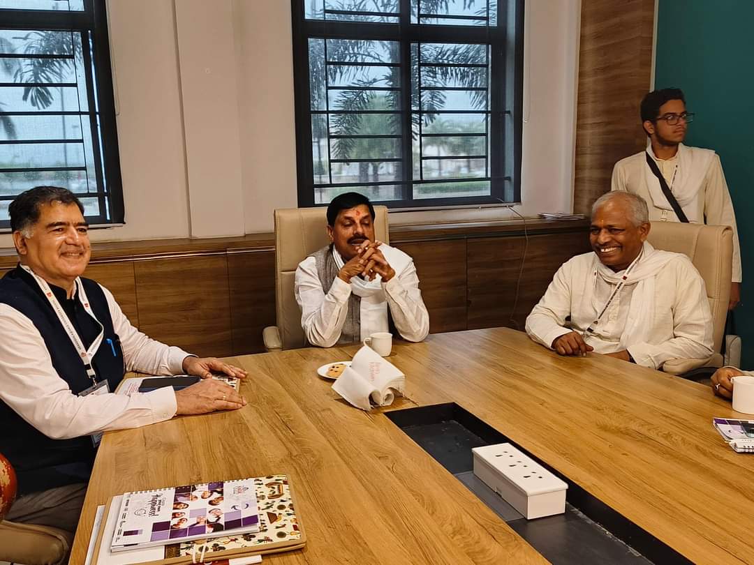 bsm_bharat's tweet photo. मध्यप्रदेश में उच्च शिक्षा के क्षेत्र में राष्ट्रीय शिक्षा नीति 2020 के क्रियान्वयन में आ रही चुनौतियों का हल निकालने के सम्बंध में BSM के अ.भा. संगठन मंत्री श्री शंक��ानंदजी व महामंत्री प्रो. भरतशरण जी ने मध्यप्रदेश के उच्च शिक्षा मंत्री डॉ मोहन यादव जी से विस्तृत चर्चा की। https://t.co/X6y9r97zek