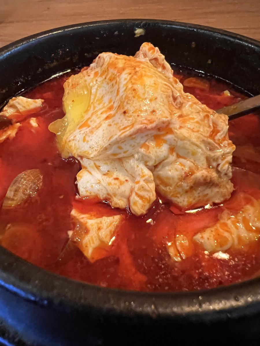 kitikitkits's tweet photo. yung tofu sa jjigae ko sing laki ng kfc chicken ko kahapon 😅😆 https://t.co/eV99o3Qlqd