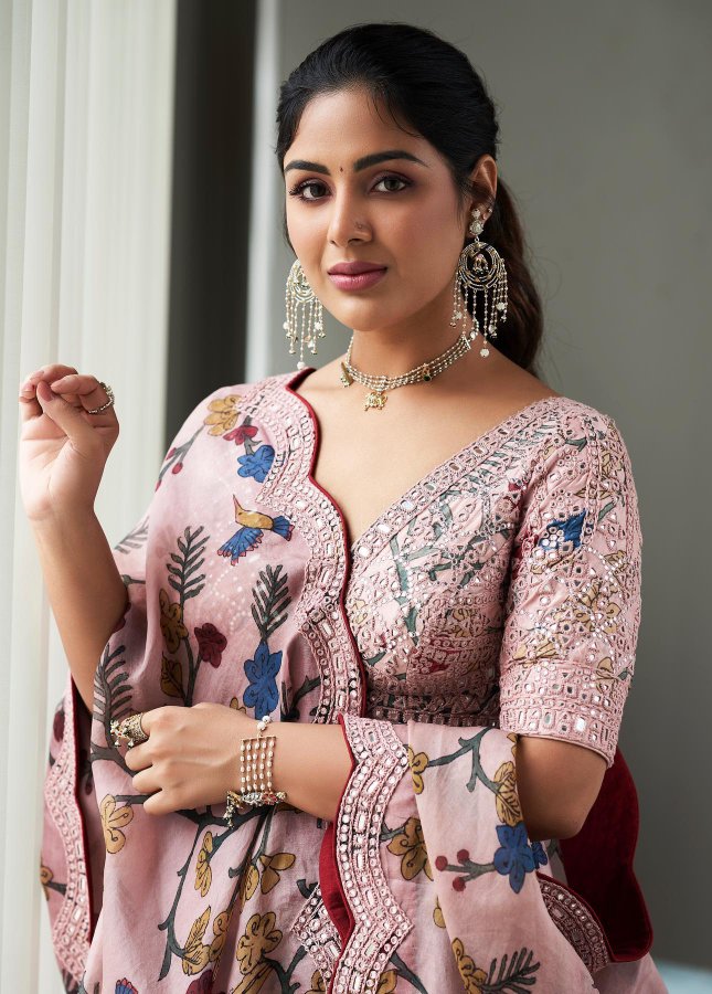 F7AhEA7WwAAEIAG?format=jpg&name=900x900