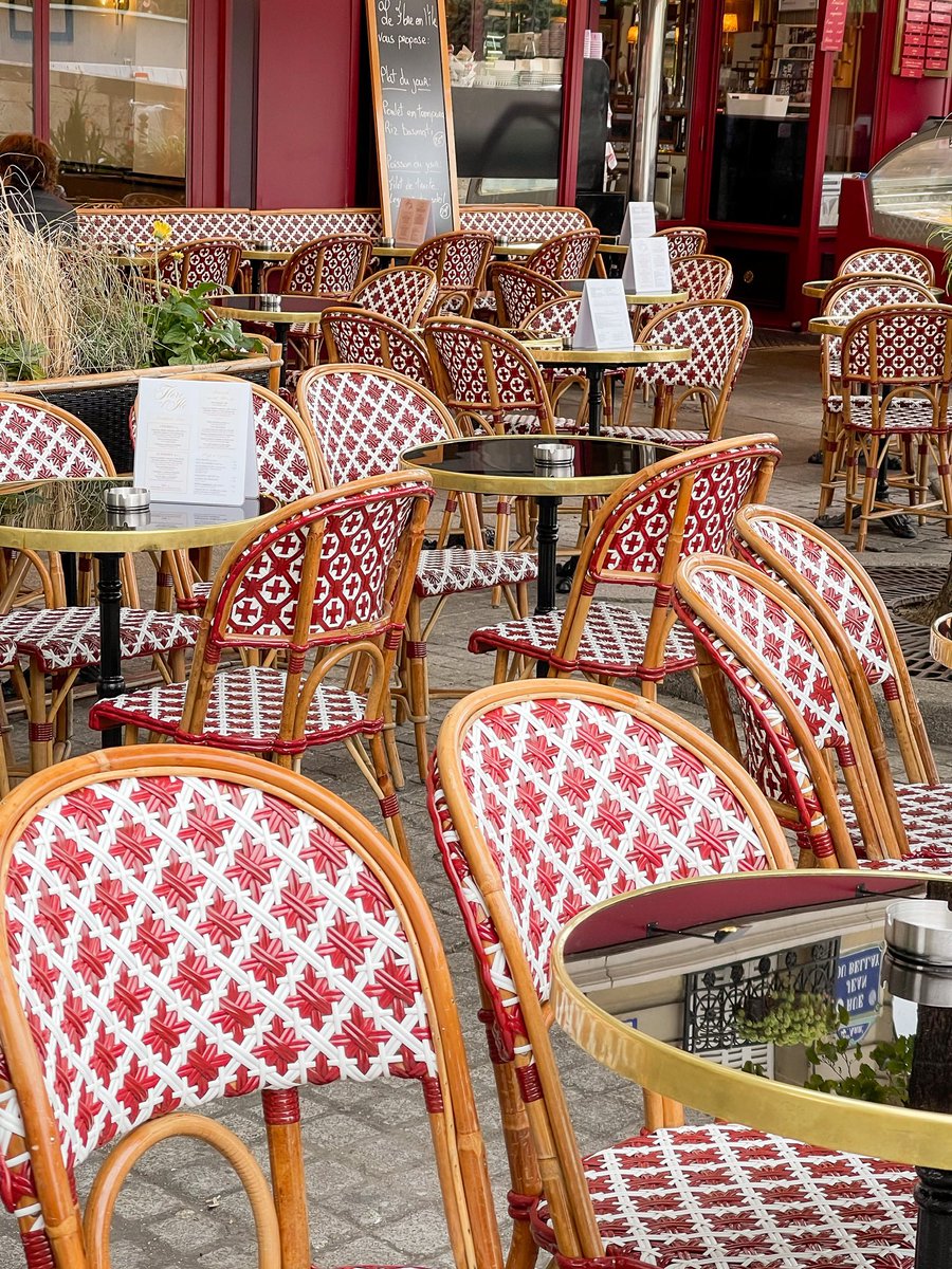 A French Collection tweet media