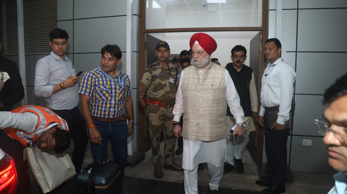 A momentous day at the BCC Convention Center, Indore, as Union Cabinet Minister Shri <a href="/HardeepSPuri/">Hardeep Singh Puri</a>  graces us for the Smart Cities Conclave. 

#SmartCities #UrbanInnovation