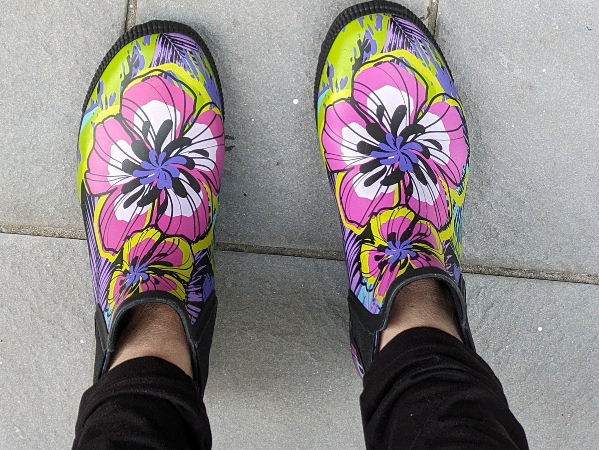 drawstickpeople's tweet image. Now it just needs to ☔ rain bec these are so comfortable i can't wait to wear them 

#newrainboots