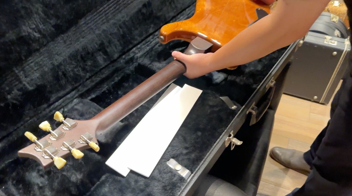 kkkzzzyyy's tweet photo. 【目に毒!】極秘入荷!
極上PRSプライベートストック、
ビンテージギブソン、プレミアムコリングス、
超マニア仕様の国産レスポールモデル、
モダンハイエンド系等がひしめき合う
店内で開封タメシビキ!in BUG!
動画はこちら!👇
https://t.co/GLgwxIJ7tm https://t.co/5vEMcUFtnn