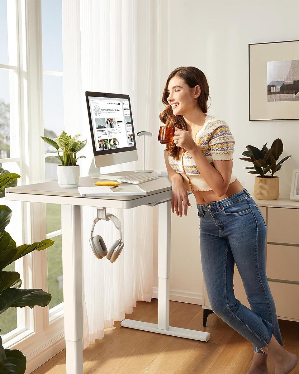 ErgearOfficial's tweet photo. New release! 🥳 This ErGear electric standing desk is equipped with a dual-motor lifting system to ensure long-term reliability. It features an integrated control panel with two USB ports and one USB-C port for convenient charging all day.
#ErGear #standingdesk #usbports #wfh https://t.co/ohunOckkUh