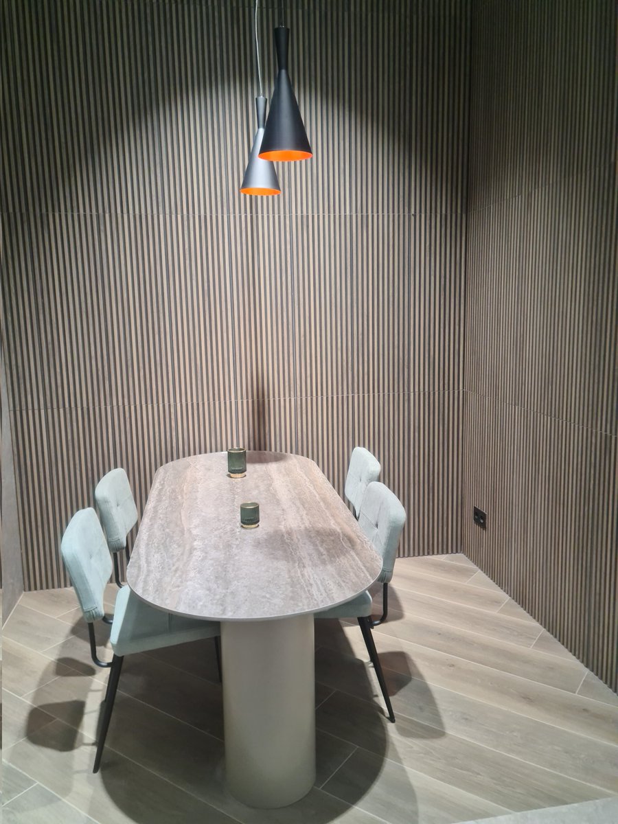 deibid_gastro's tweet photo. Visitamos CERSAIE Bolonia, la feria de mayor impacto internacional en el mundo de la cerámica en su 40 edición. Nuevas tendencias, materiales y formatos. La calidad, el diseño y la sostenibilidad muy presentes en todos los fabricantes @GrupoVeralia @CersaieOfficial #VeraliaDeco https://t.co/fCNW8gi7Cw