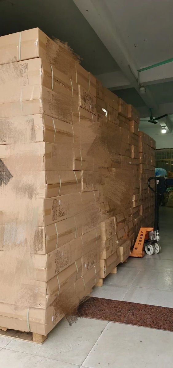 YiWahCheong1's tweet photo. Busy for delivery before National day holiday. #lapelpin #metalbadge #enamelpin #cutepin #keychain #keyring #medal #medallion #medalofhonor #medalmonday #marathon #race #running https://t.co/OcG461EO6P