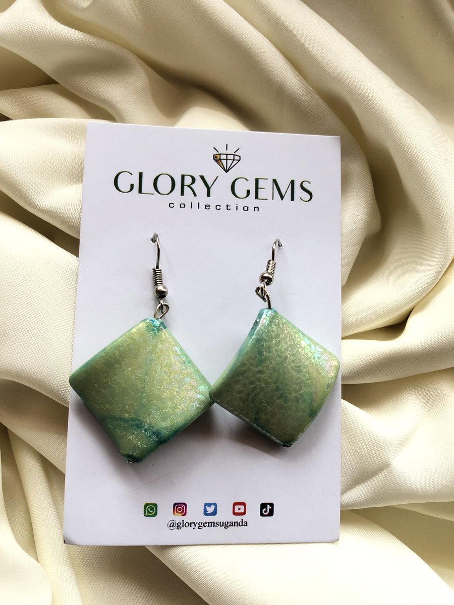 A little commotion for this blend 😍😍

Price : 15,000/= a pair 

DM/ Whatsapp +256 705476435 to place order😍
 
|| #shopglorygemsug #earringsoftheday❤️ #glorygemscollection