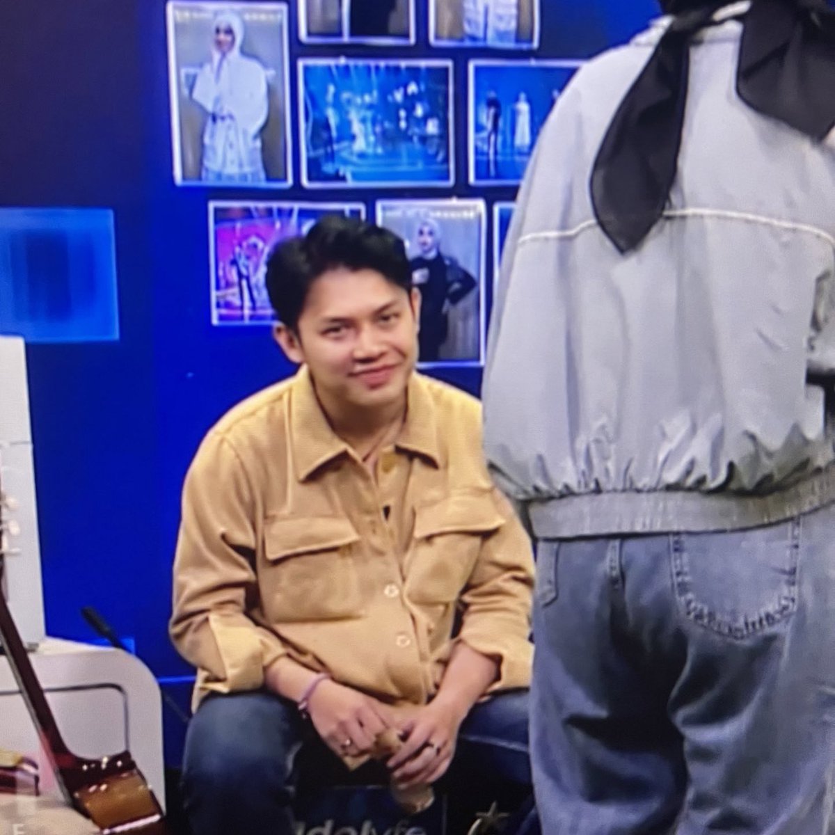 dodolalafa's tweet photo. "rony lagi ga semeringah, capek kayaknya" "rony lagi menjaga hati"

rony: https://t.co/aD5djyVDCC