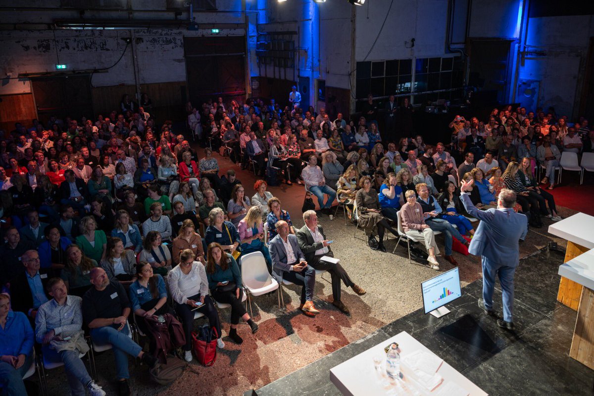 Dat was een stevig congres in de Fabrique: de 10de PGM Open. Zo’n 400 programmamanagers van vooral gemeenten verdiepten zich in professionalisering van de programmamanager, weerstand in de lijnorganisatie en ontwikkeling van 1 ‘taal’. Wij doen natuurlijk verslag.