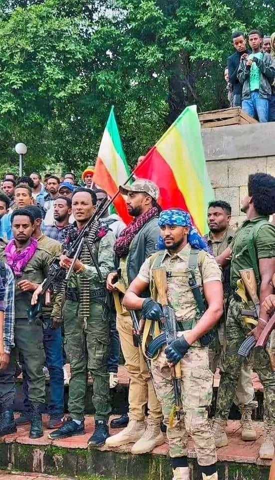 SuleimanAbdell7's tweet photo. እነ አብይ አህመድና የአብይ ወታደራዊ የበላይ አዛዥ ሙርከኛው ብርሀኑ ጅላ ድልን እና ምኞትን እየለዮ አይደለም። እምድር ላይ ቁጭ ብለው እንኳን ውሀ የሚጠጡበትን ፋታ የሚሰጥ ሀይል የለም። ፋኖ የለም ሲባል ከተፍ የሚል አለ ሲባል ኢላማን እሚያነጣጥር፣ ውጊያ ላይ የፈለገበት ከተማ ገብቶ የፈለገውን ኦፕሬሽን ሰርቶ የሚወጣ ሀይል መሆኑን ያውቃሉ። በዚህ ወር ውስጥ ብቻ ከ17ሺ በላይ በሙርከኛው ብረሀኑ ጅላ ስር የነበሩ ወታደሮች ከድተው ፋኖን ተቀላቅለዋል። የሚገደለው መሳሪያውን ሸጦ የሚኮበልለው፣ እጅን በሰላም እየሰጠ ተስሎ ወደ የሚሄደው ቁጥር ስፍር የለውም።

በሚዲያ የበላይነት፣ መናገር አይጠበቅብኝም። ለገሰ ቱሉ በአዳማው መድረክ ላይ 15 ሚሊየን የብልፅግና አባልና 4 ግዙፍ ሚዲያ ይዘን የአሜሪካ መንግስት በሲአይኤ የገዛውን ሰው እንኳን ያህል ተፅዕኖ የለንም ብሎ በብስጭት ሲያማኝ መዋሉን ከመድረኩ ተካፋይ አንድ ወዳጀ አጫውቲኛል።
ከዚህ በፊት ለሳኡዲ መንግስት ይሰልለናል፣  አሁን ደሞ የአሜሪካው የስለላ ተቋም ሲአይኤ ኤጀንት ነው እያሉ በትልልቅ መድረክ ላይ ስሜን የሚቦጭቁት የኢትዮድያን መንግስትን መረጃ ለሌላ አገር ሸጧል ብለው ክስ ለመመስረት የጀመሩትን እንቅስቃሴ እንዲያጠናክርላቸው እንደሆነ አውቃለሁ። 

በዲፕሎማሲው ዘርፍ ያው የአማራና የኢትዮዽያ ጉዳይ፣ በአሜሪካም የውጭ ፖሊሲና በተመድ እንዲሁም በአምነስቲ በአውሮፓ ህብረት አጀንዳ የሆነ የአፍሪካን ቀንድ ወደ አደገኛ ሁኔታ እየወሰደ ያለ ጉዳይ ሆኖ ለአብይ መንግስት እርዳታና ብድር እንዳያገኝ ማነቆ ሰርተንበታል። ከዚህም ባሻገር ይሄ መንግስትና ተቋሙ እንደጭካ ተቦክተው ቢሰሩም አገር የመምራት አቅም እንደለላቸውና በዚህ መንግስት የኢትዮዽያ ሰላም እንደማይመጣ እርግጠኛ እንዲሆኑ አደርገናቸዋል። 

የዚህን አንድ ውጤት ልንገራችሁ አሜሪካ ወደኬኒያ የላከቻቸው የአሜሪካው መከላከያ ሚኒስቴር እና በሱ ስር ያሉ ሚስጥረኞች ከሚመክሩበት አንዱ አጀንዳቸው አብይ አህመድ ይገኝበታል። ሌላን በነጥብ እንዝለለው፣
-
እንዲህ መላ ቅጣቸውን አሳጥተን በምድርም በሳይበርም በዲፕሎማሲም፣ በኢኮኖሚም በሰላም ብቻ ሳይሆን እንቅልፍ በማሳጣት ጭምር የምናሰቃያቸው ሰዎች ፣ በሚዲያ ብቅ እያሉ ሲፎግሩ ሳይ ሳቅም ያዘለ ግርምት በፊቴላ ይመላለሳል። የሚመሩት አገር ከነሱ ቁጥጥር ውጭ ሆኖ የሰላም ዘብ በሚል እነ አዳነች አበቤ በአዲስ አበባ፣ እነ ሽመልስ 50ሺ ወታደር ለኦሮሞ ድንበር ማስከበሪ ብለው በዕድሜ ለኛ አያት የሚሆኑ ሰዎችን ጭምር እየመለመሉ ሲያሰለጥኑና ምሽግ ሲያስቆፍሩ እየዋሉ በጎን ደሞ ይሄንን ህዝብ በውሸት አለንህ ይሉታል። ድልና ምኞታቸውን መለየት ሲያቅታው ጭንቀት ሲበዛ እውነቱ ቀርቶ ምኞት መሪ ሀሳብ ይመስላቸዋል።

ድልን ለህዝብ ልጅ ፋኖ 

#AmharaGenocide in #Ethiopia