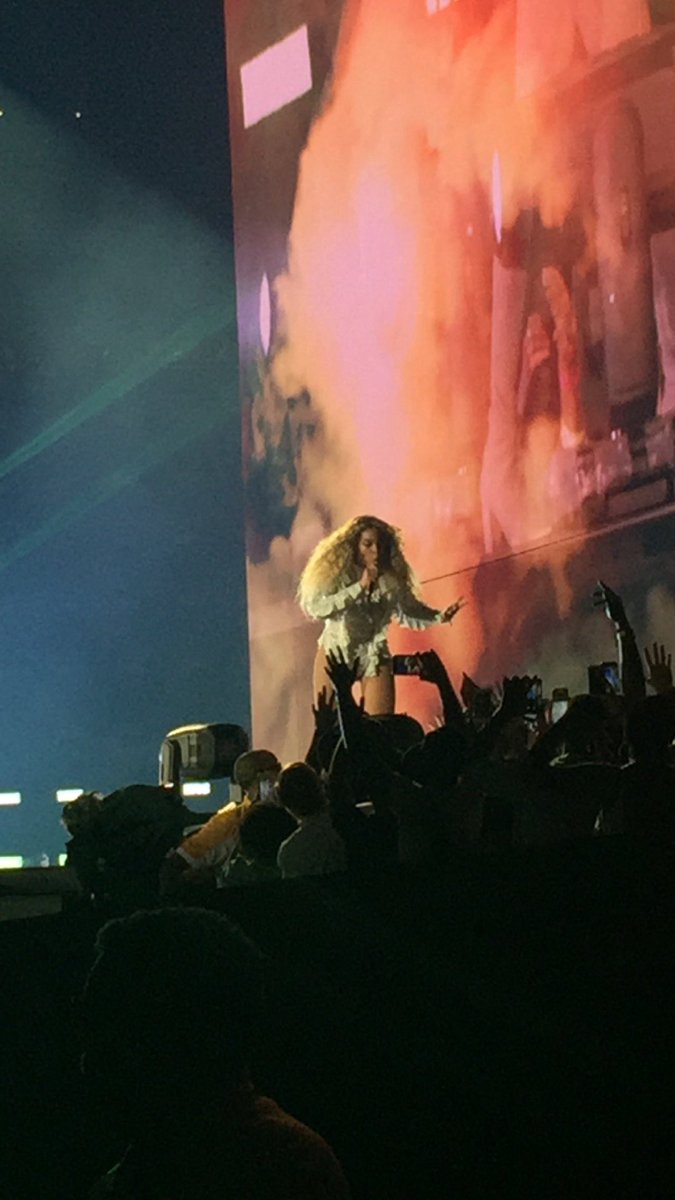 SlevinGamez's tweet photo. @elitist_v I agree!! 

Formation Tour 2016 Houston, TX https://t.co/HmL4pvHty3