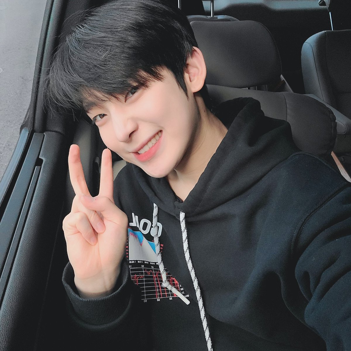 fazbearies's tweet photo. today is the #到来𝕠𝑓·𝐬𝕥r𝕒w𓊆թ𝕠թ𓊇 🍓♡ y soy el más listo para levantar carteles en el público para llamar la atención de las host de hoy cuando #𝐥o͞vǝ·𝐛𝕠m𝐛𐙚⃘໋ suene ꒢࡙꒢ que nadie me toque que por un lugar en primera fila me peleo. 

t𝔥e 𝔱wis𝔱ed 𝔬ne ⟢  𝕒do𝕣a! https://t.co/iAgFTRtngN