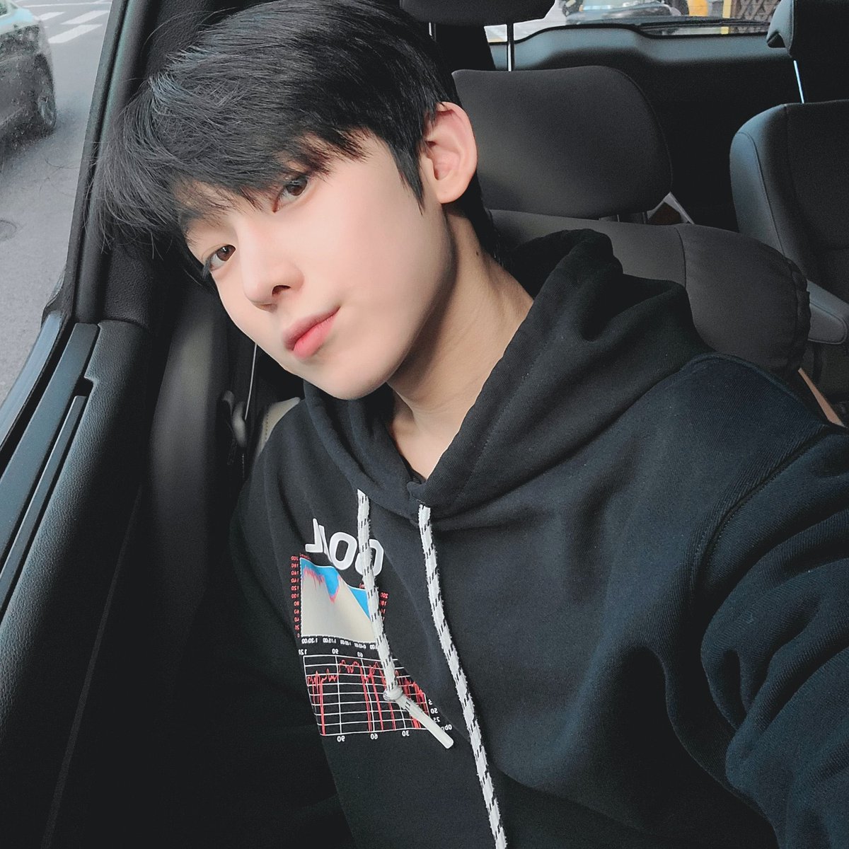 fazbearies's tweet photo. today is the #到来𝕠𝑓·𝐬𝕥r𝕒w𓊆թ𝕠թ𓊇 🍓♡ y soy el más listo para levantar carteles en el público para llamar la atención de las host de hoy cuando #𝐥o͞vǝ·𝐛𝕠m𝐛𐙚⃘໋ suene ꒢࡙꒢ que nadie me toque que por un lugar en primera fila me peleo. 

t𝔥e 𝔱wis𝔱ed 𝔬ne ⟢  𝕒do𝕣a! https://t.co/iAgFTRtngN
