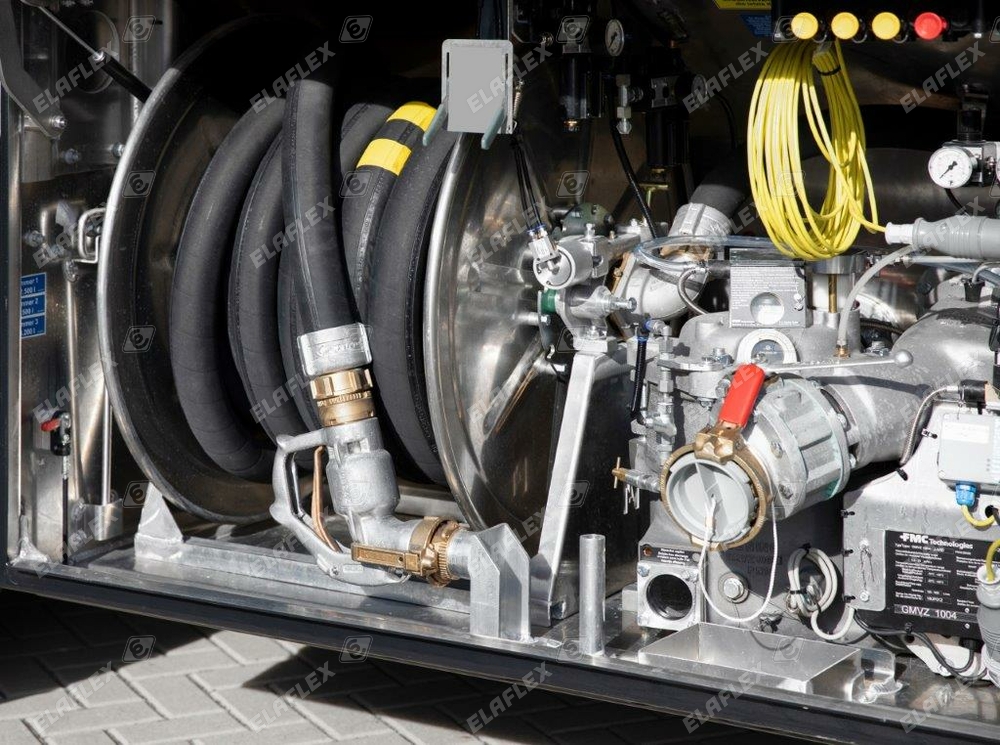 ElaflexLtd's tweet photo. The picture shows a road tanker for heating oil delivery.

➡️ HD hose assembly, ZV 500 nozzle, MK 80 Ms coupler with VB 80 P dust plug

Our Hose Reels are equipped with our hoses, couplings, or nozzles, supplied as a complete package.

#hosereel #hose #Elaflex https://t.co/xgrDV4fT1Q